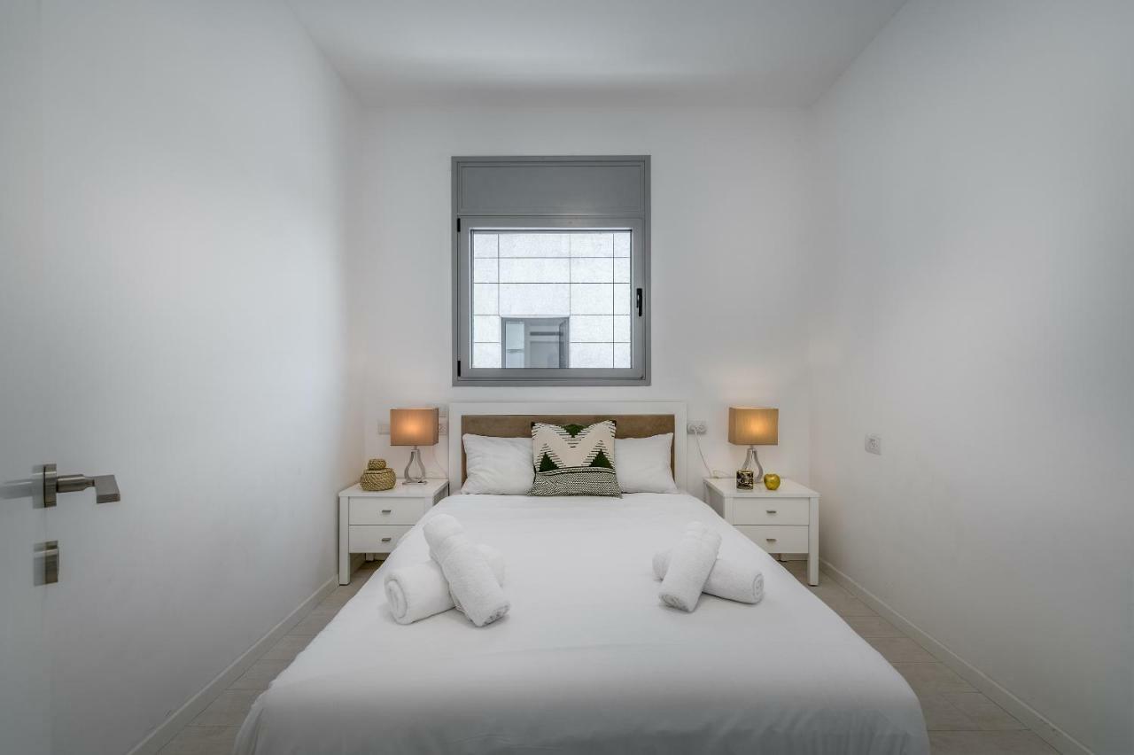Beautiful Sunny 3 Bedrooms In Font Of The Beach Tel Aviv Exterior photo